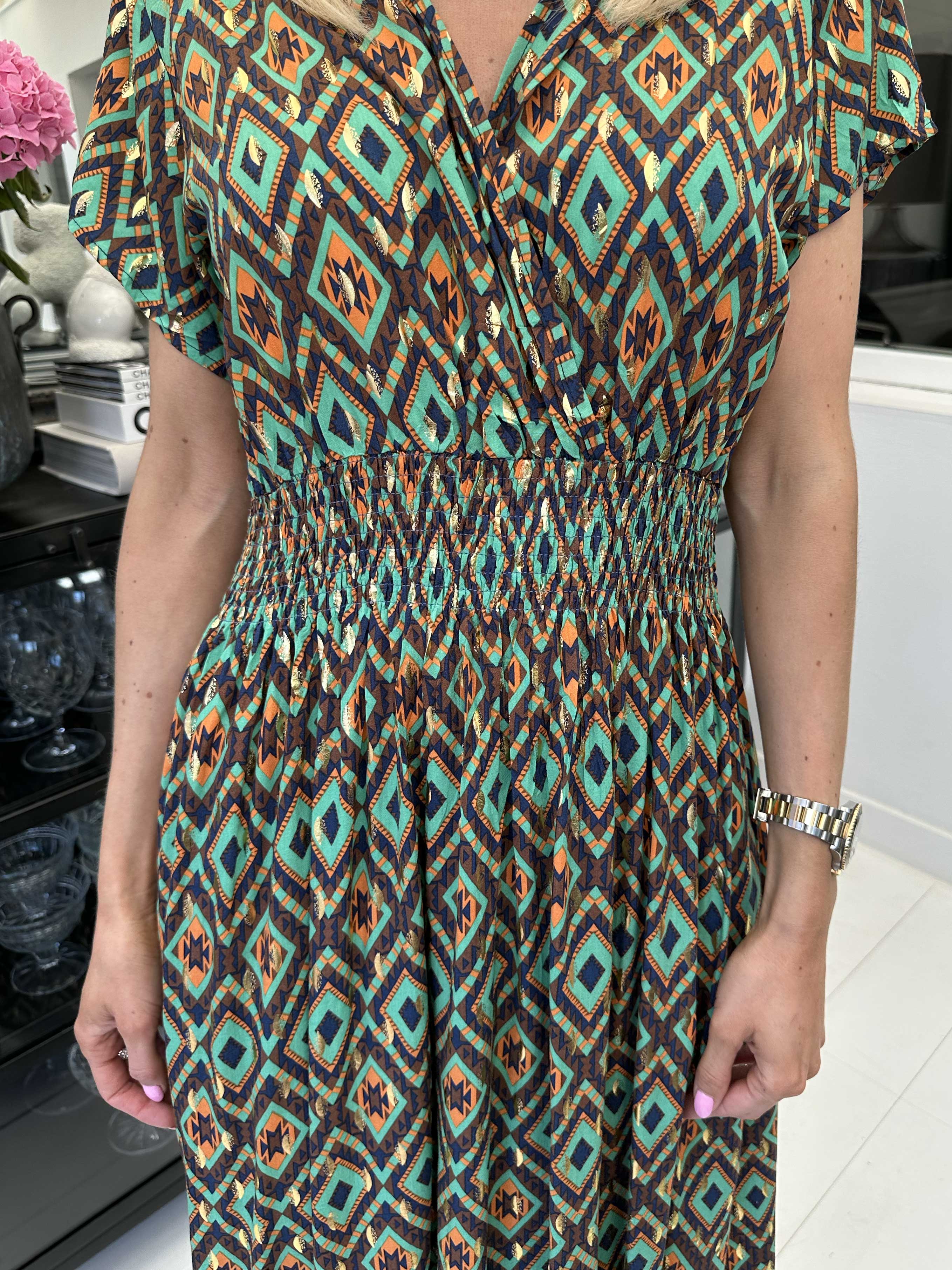 Misha Pattern - Sød lang mønstret kjole med smock